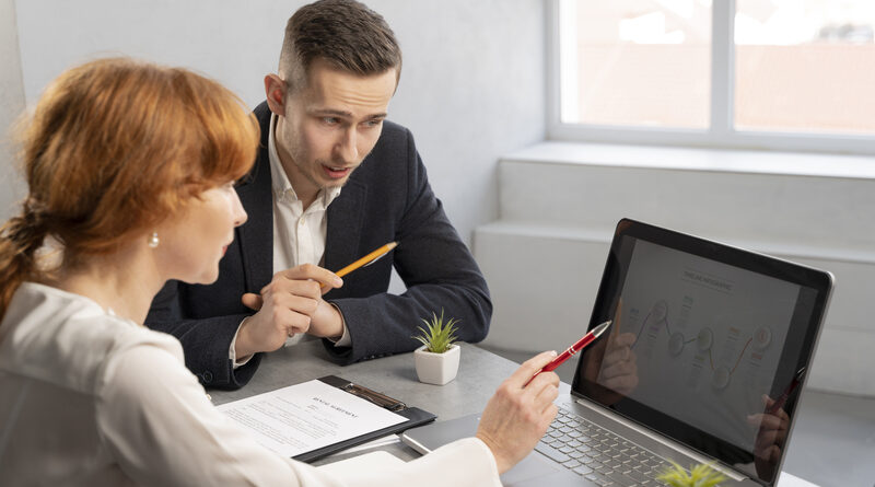 Pourquoi créer une SELARL holding médecin : avantages et démarches ?